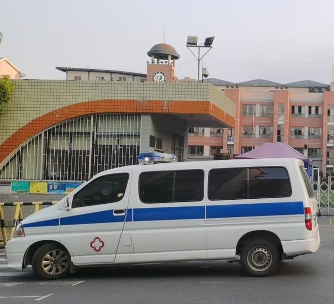 岱山救护车出租护送骨折病人一公里多少钱